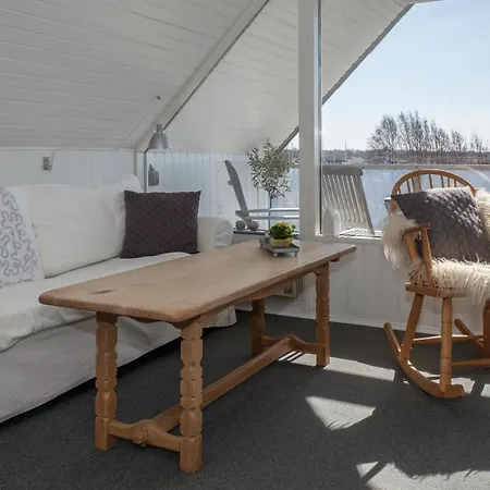 Awesome In With 4 Bedrooms And Internet *